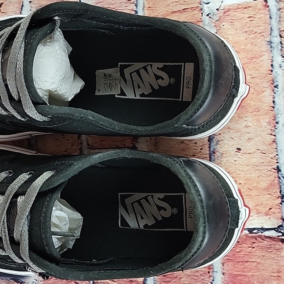 VANS PRO SKATE LOWTOPS, WOMANS SIZE 7.5 EUC - Picture 9 of 11